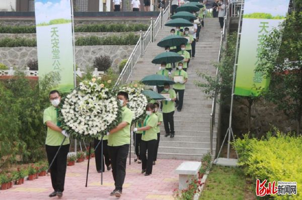 节地生态葬将变为常态化！河北石家庄举办花坛公益环保葬