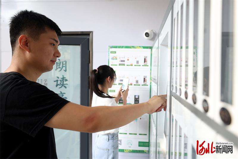 河北隆尧建成两家“智能书房”