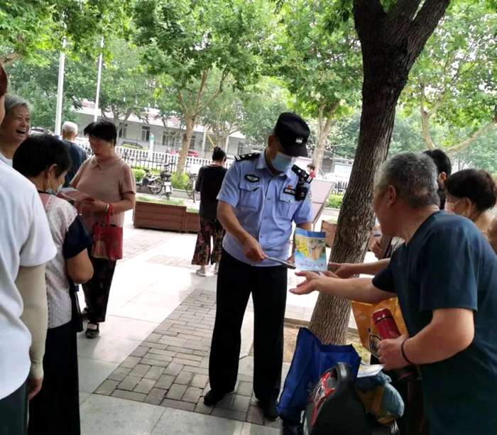 石家庄高新区公安分开展养老诈骗普法宣传活动
