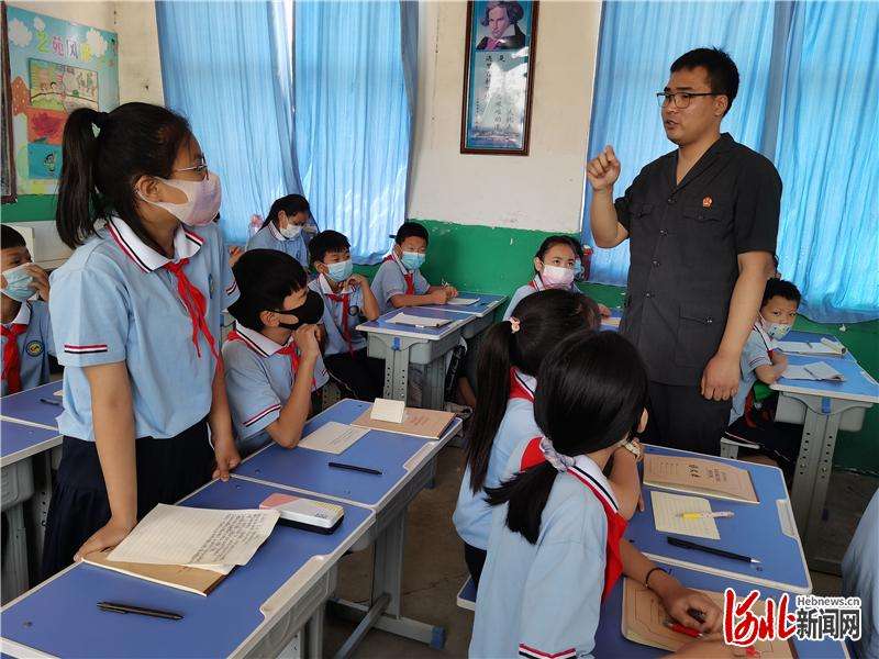 邢台经济区青介小学开展“法治宣传进校园，普法护航促成长”活动