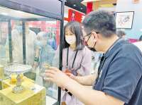 廊坊市级非遗花丝镶嵌亮相乌鲁木齐