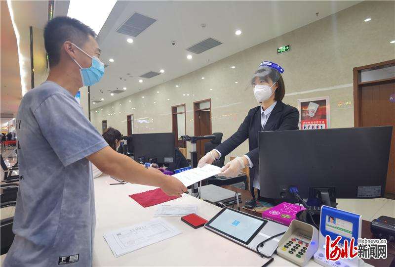 【在唐山，记者看见——】②：“拿到‘红本本’，心里很踏实”