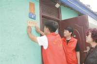 三河：挂上光荣牌 温暖军属心