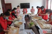 河北邢台经济区：90多名老人家中享用敬老宴