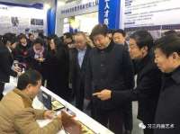 衡水内画应邀参加河北职工技术创新成果展演活动引观众围观并啧啧称赞