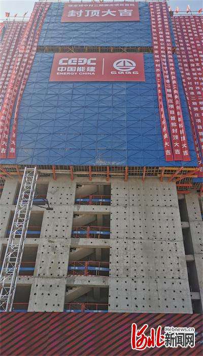 河北保定城改二期樊庄安置区首批回迁楼封顶