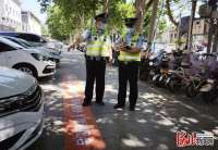 邯郸交巡警积极开展违法停车治理宣传行动