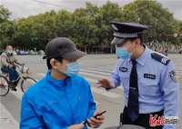 邯郸：教育劝导未按规定佩戴头盔者