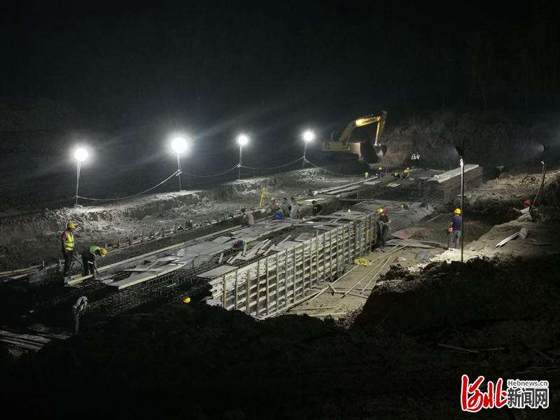 挑灯夜战加速度！石家庄水投集团全力提升五支渠—洨河工程