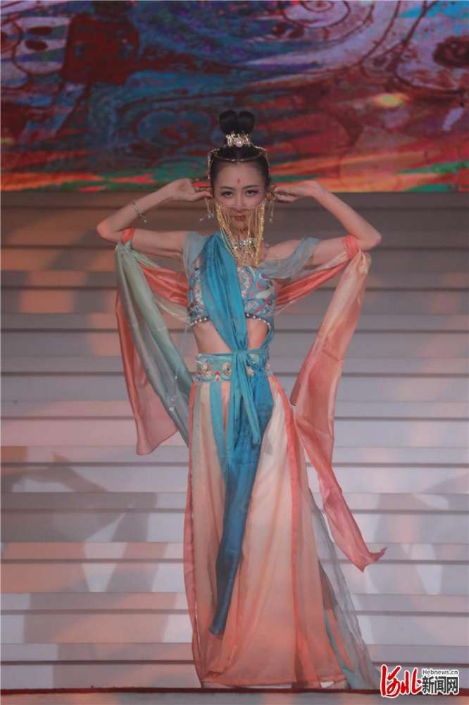 “敦煌奇境——传奇洞窟220窟之谜”多媒体展在廊坊丝路中心开幕