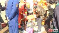 河北宽城：老人失足坠入菜窖 消防急救脱险