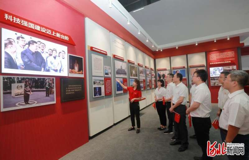 河北廊坊“的光辉”主题展启帷