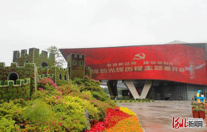 河北廊坊“的光辉”主题展启帷