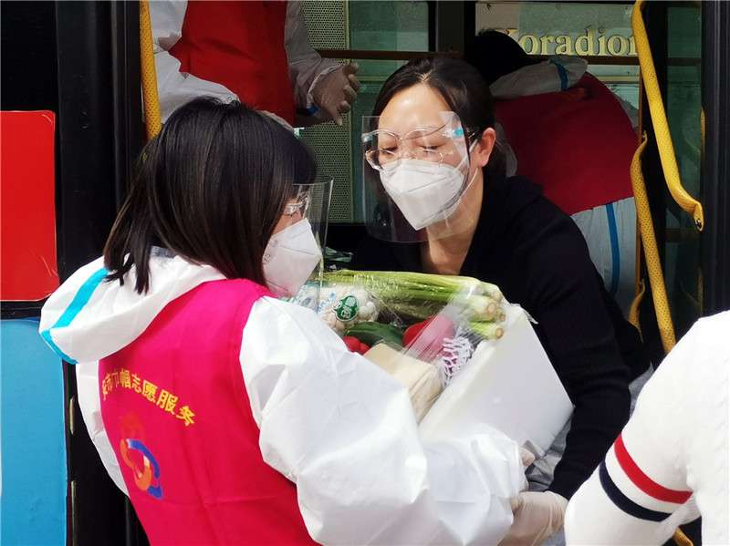 唐山迁安：巾帼志愿者慰问“困难母亲”