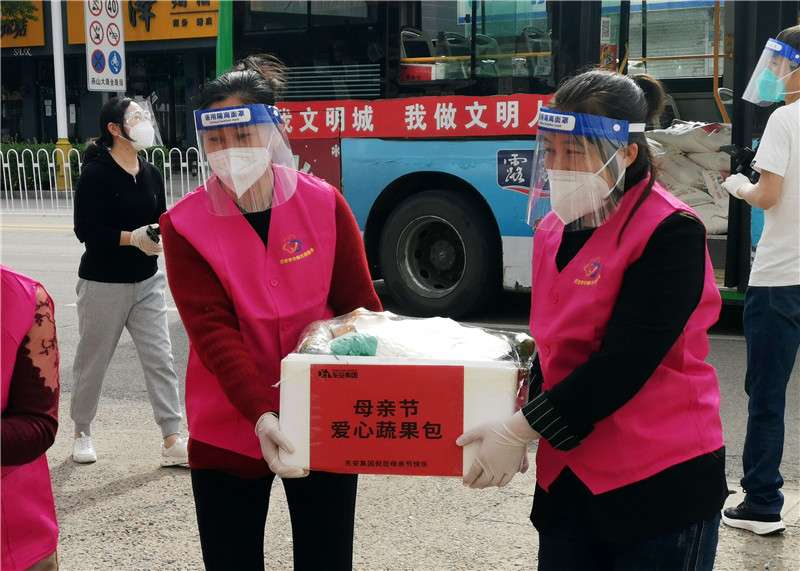 唐山迁安：巾帼志愿者慰问“困难母亲”