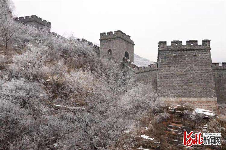 河北邢台太行山区雪后雾凇美如画
