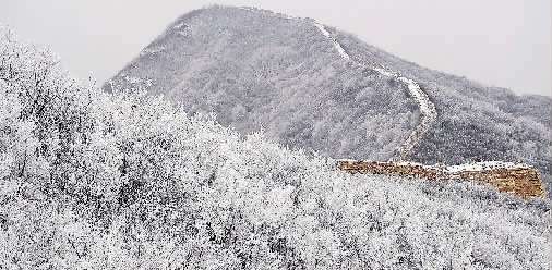 样边长城迎春雪