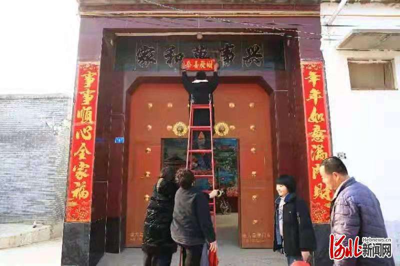 新春走基层 | 河北清河：10万农户新身份 免费春联送上门