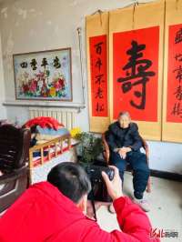 “关爱老人，美丽春节” 河北邢台经济区东汪镇开展免费照相志愿服务活动