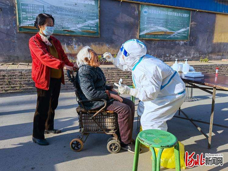 河北学附属医院核酸采样护理团队40名护理骨干奔赴博野