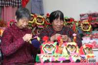 河北隆尧：迎新年虎年赶制布老虎