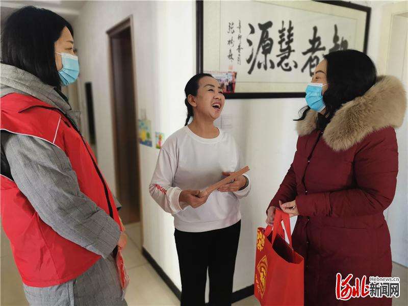 承德双桥区：剪纸送祝福 文化进万家