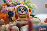 张家口经开区钩编手艺人用小小钩针传递冬奥美好祝福