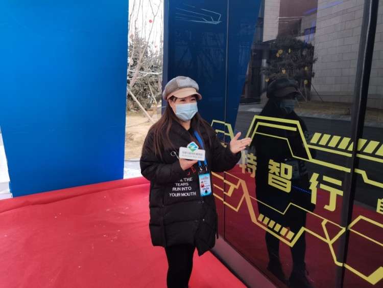 走进张家口媒体接待站 围观无人驾驶“智能小巴”