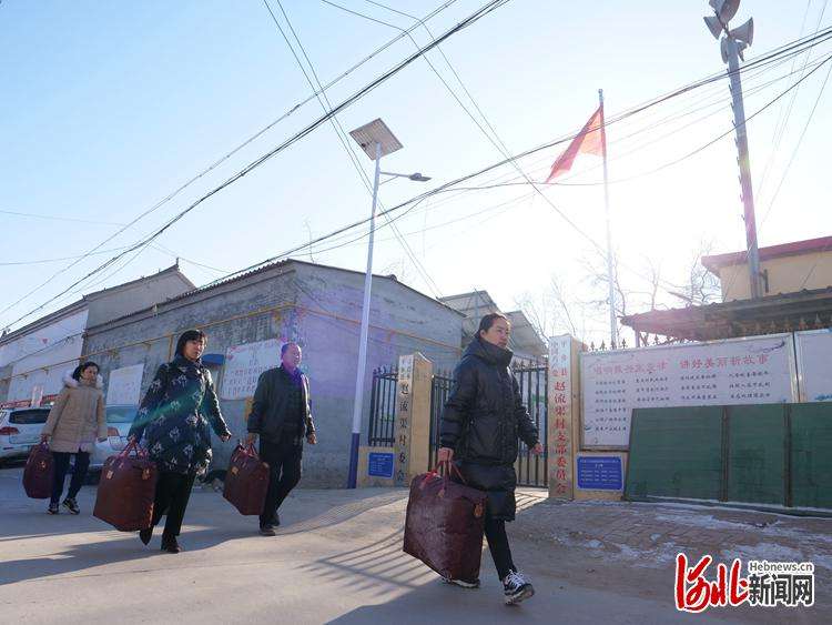 河北平乡寻召乡：“爱心暖服”送到家 冬日暖身又暖心