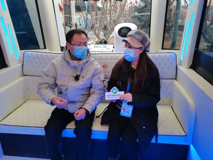 走进张家口媒体接待站 围观无人驾驶“智能小巴”