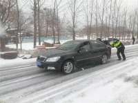 河北邢台交警启动恶劣天气应急预案 保障雪天道路交通安全