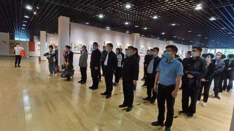 “深化史学教育”红色电影海报展在河北石家庄开幕