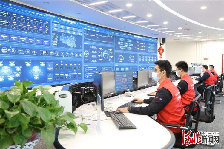 组图丨河北邯郸：坚守岗位保春节供电
