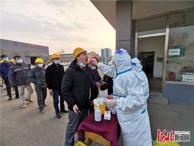 疫情防控显担当 迁安282个“两新”组织旗红