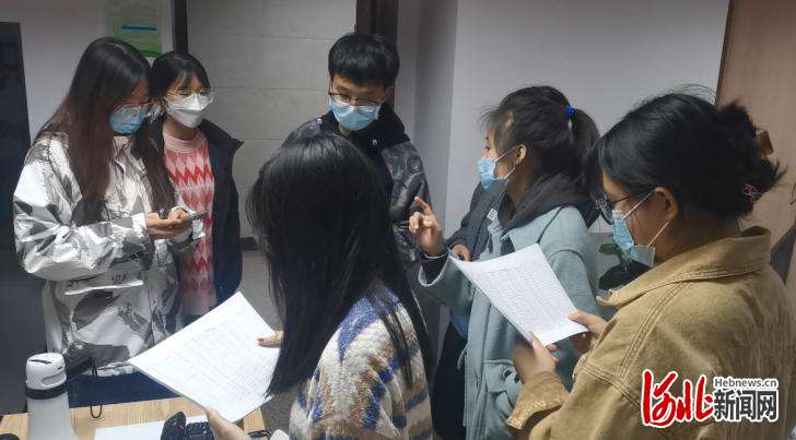 唐山市2500余名青年志愿者为抗疫一线人员子女辅导课业