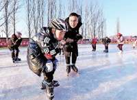冰雪运动引入“第二课堂” 涿鹿农村娃练“冰”忙