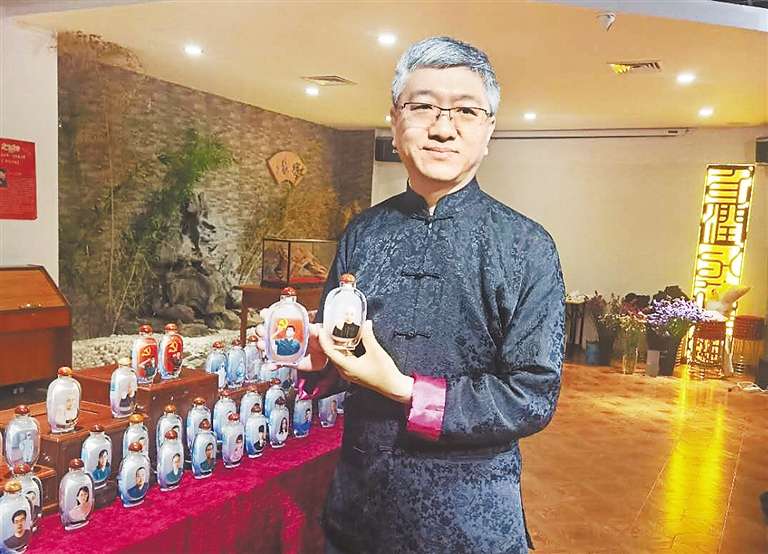 衡水内画记录“逆行天使”的样子 致敬英雄