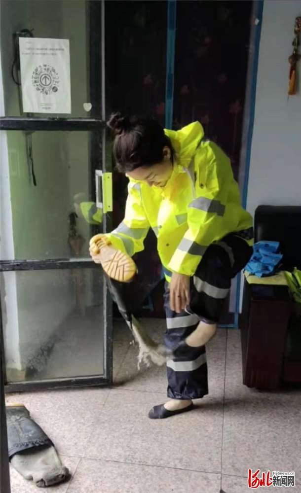 河北沧州：“”之中 “警色”暖心