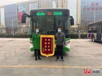 石家庄45路公交司机拾金不昧 乘客首饰失而复得
