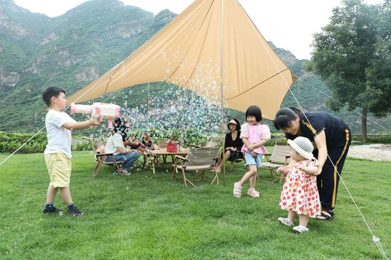 河北涞水：露营热“带火”乡村户外游