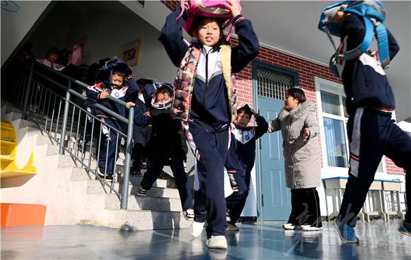 邯郸市安全宣传进学校 实战演练保平安