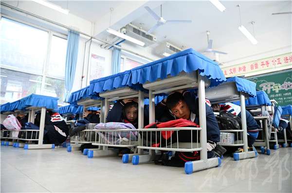邯郸市安全宣传进学校 实战演练保平安