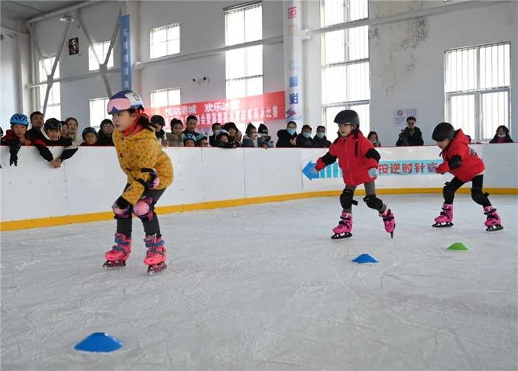 昌黎县举办第三届冰雪运动会轮滑比赛
