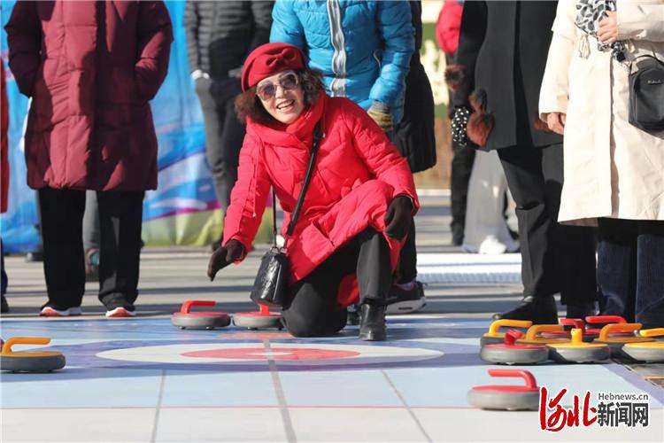 张家口市桥东区：“篷车”里欢乐多
