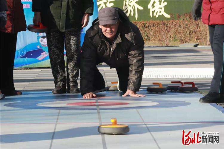 张家口市桥东区：“篷车”里欢乐多