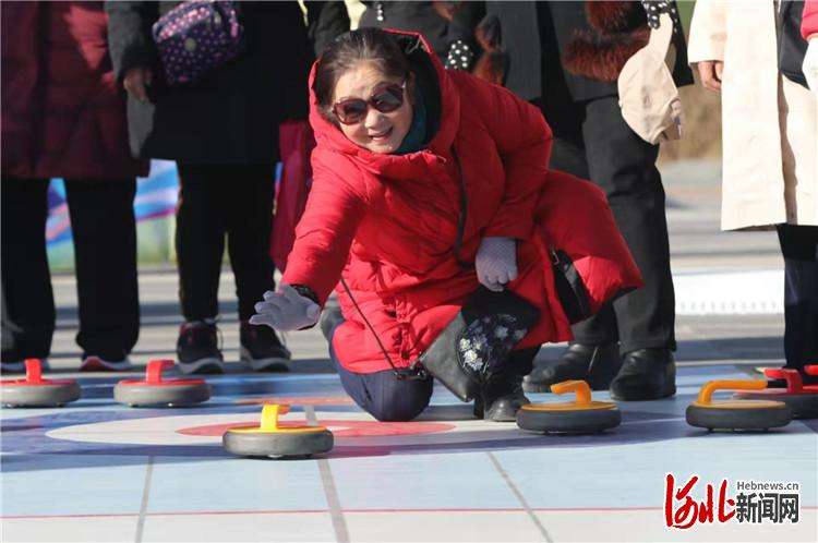 张家口市桥东区：“篷车”里欢乐多