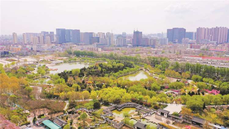 金廊四月花满城