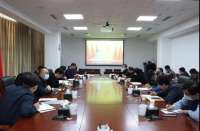 河北卢龙县各界收看第十次代会开幕式实况直播
