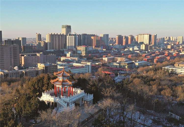 碧空如洗 阳光明媚凤凰城