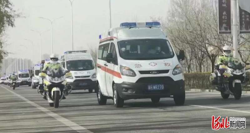 医警携手 同心抗疫 河北廊坊铁骑护送英雄返程